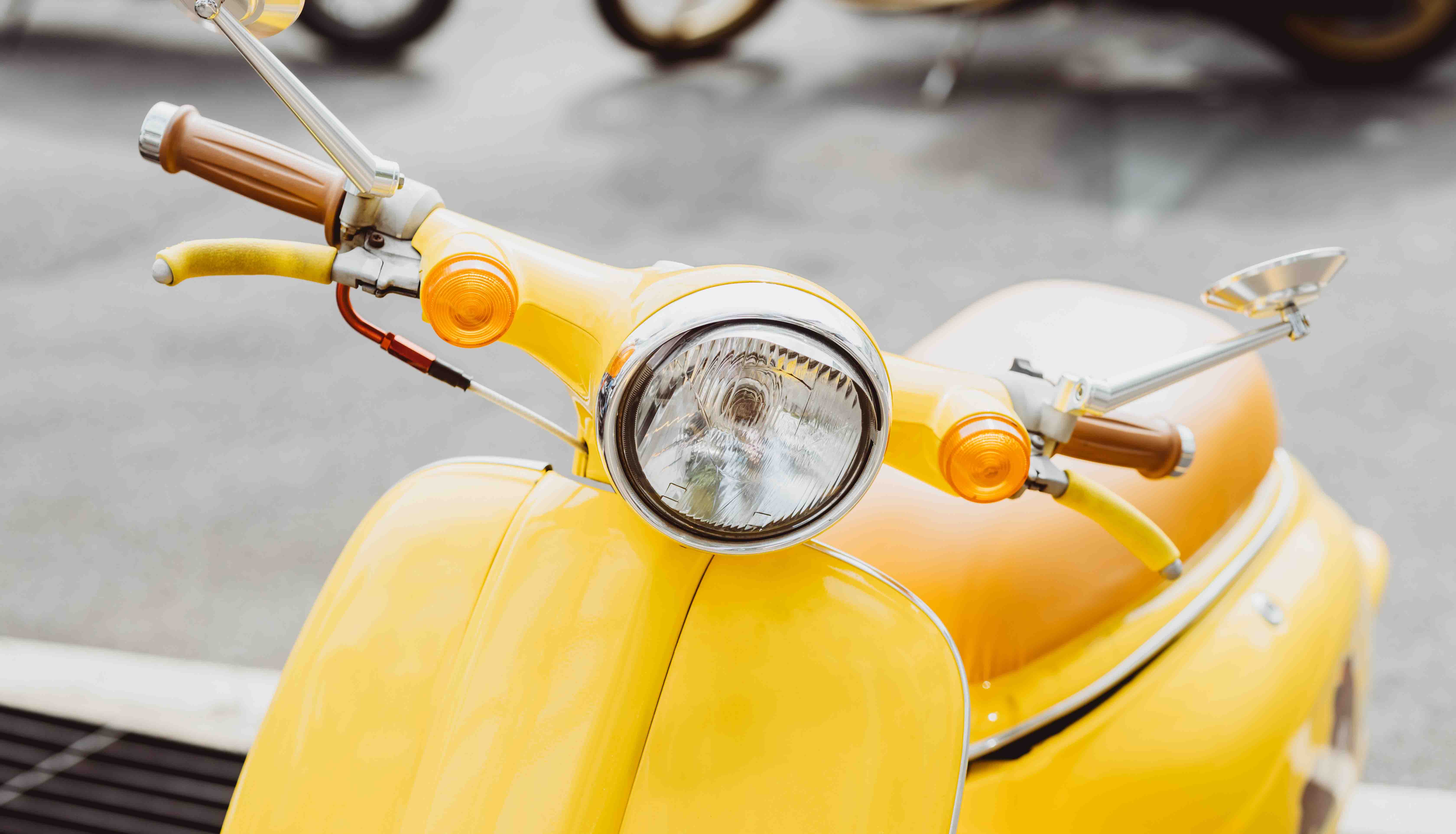 Gul veteranmoped