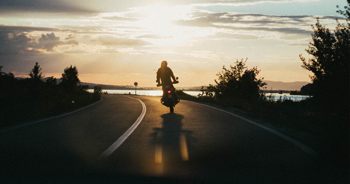 motorcykelåkare_solnedgång_1200x630.jpg